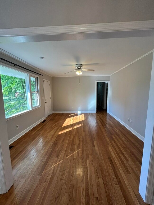 Photo - 523 Colonial Dr