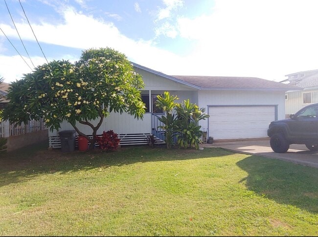 Building Photo - Kekaha 3 bed 1.5 bath single-family home