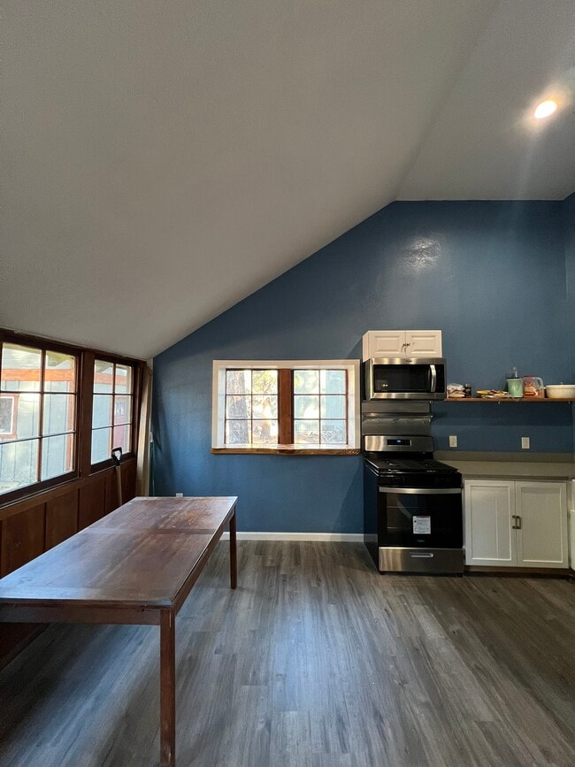 Photo - 1081 Craig Ave