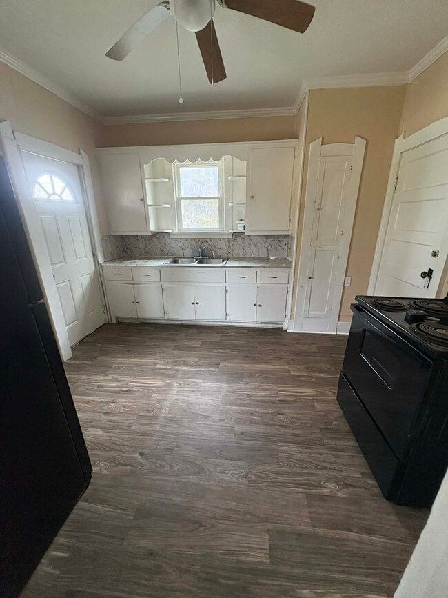 Photo - Clean, Cozy Home!