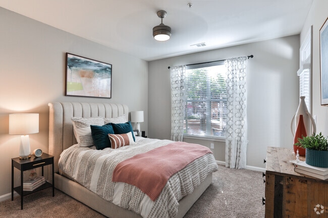 1BR, 1BA - 804 SF
