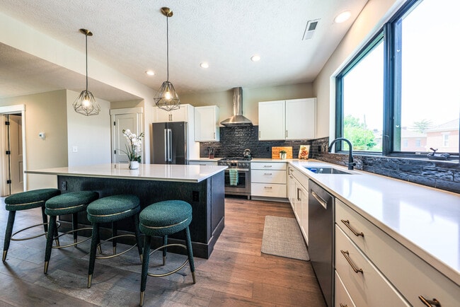 Building Photo - 362 Zimpfer St