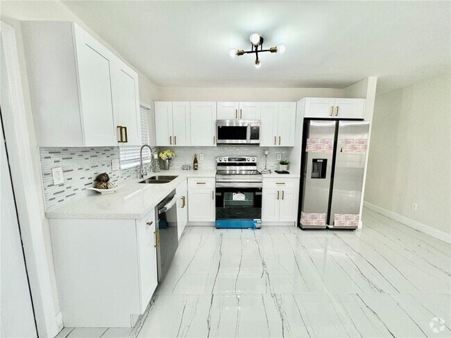 Building Photo - 1783 Lauderdale Manor Dr Rental