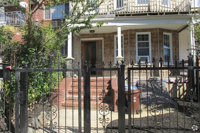 Building Photo - 84-31-84101 101st St Rental