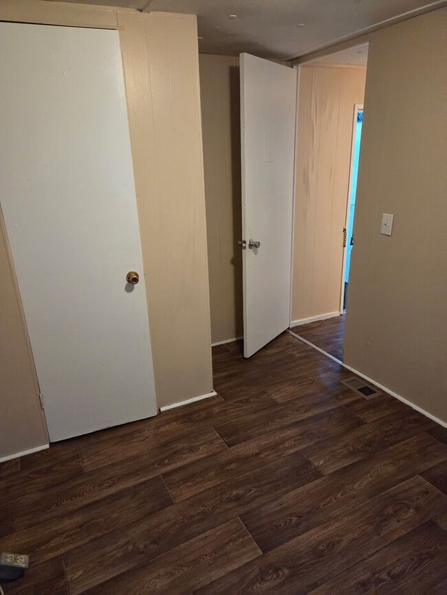 Photo - 2827 Friendly Ln