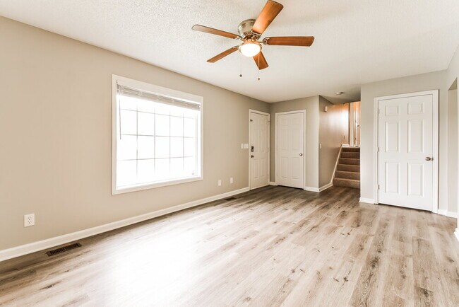 Photo - 213 Hampton Dr