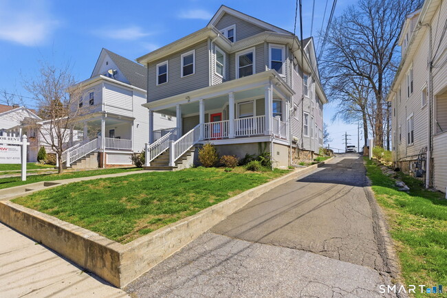 Building Photo - 21 Quintard Terrace Unit 2nd Floor