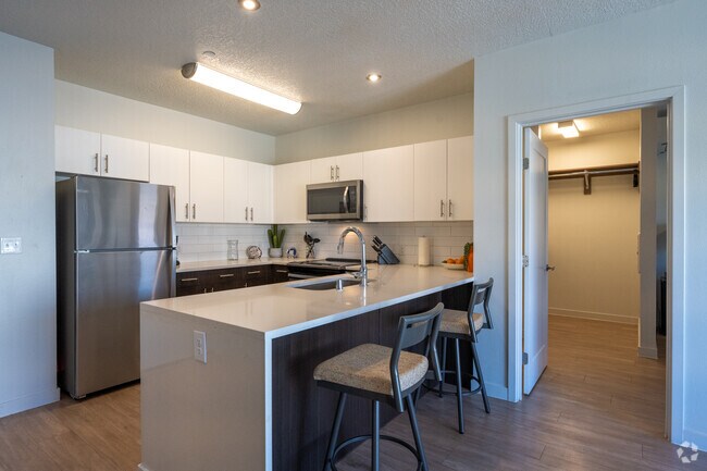 2BR, 2BA - 820SF - Kitchen