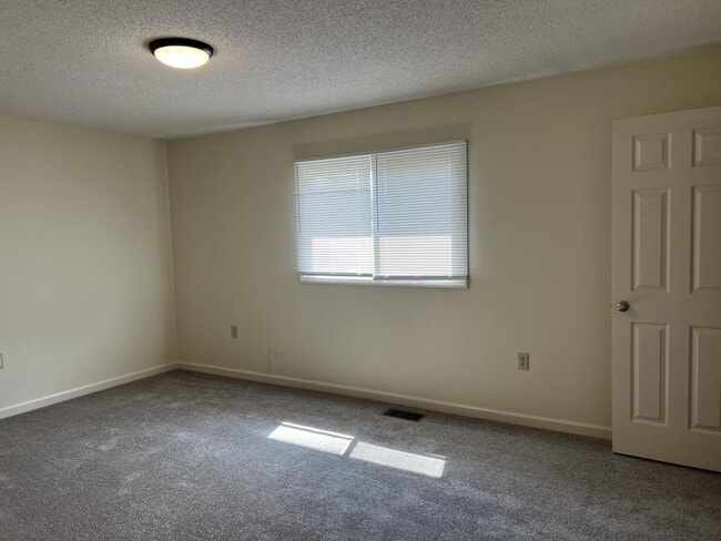 Photo - 141 Rolling Oaks St