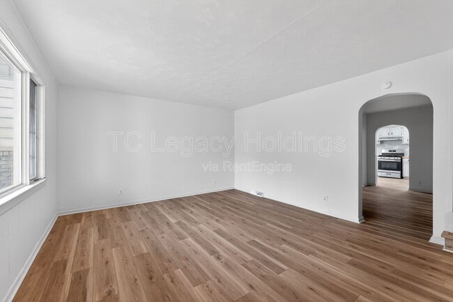 Photo - 321 Clark St