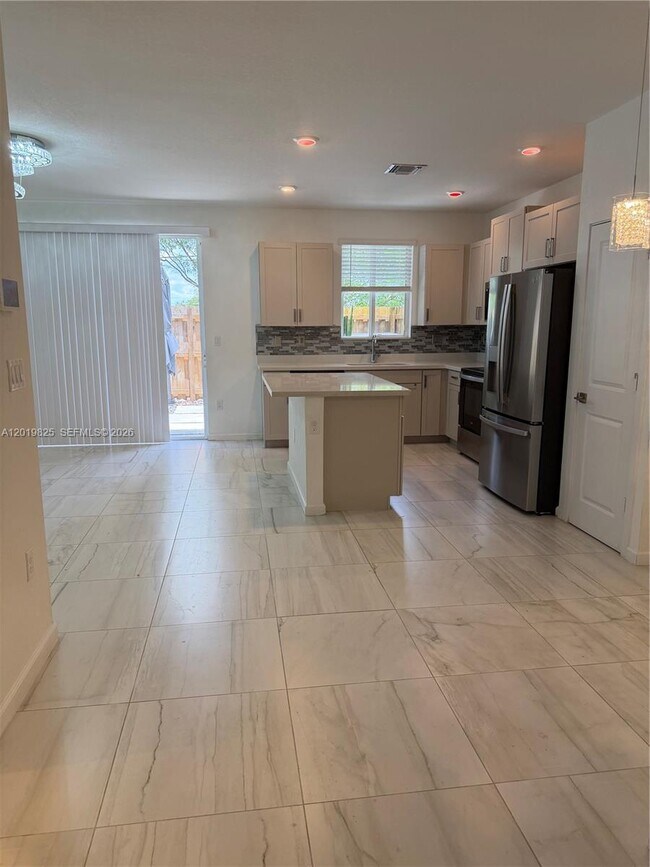 Photo - 2355 SE 10th St