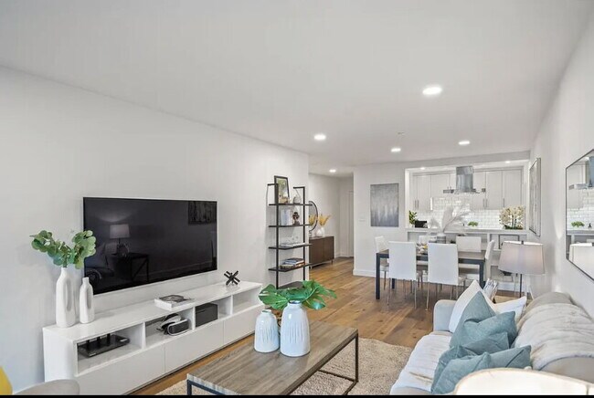 Photo - Entire interior is elevated in a modern an... Apartamento