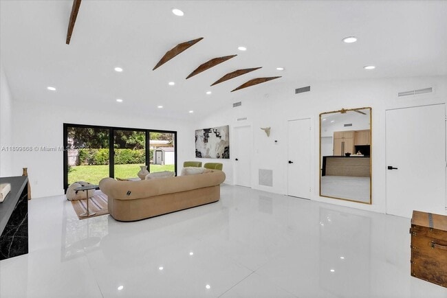 Photo - 125 NE 107th St