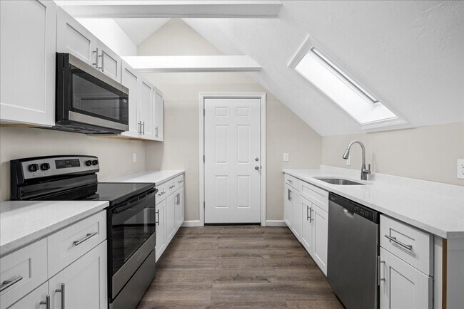 Photo - 15 Clearview Ave Unit 3