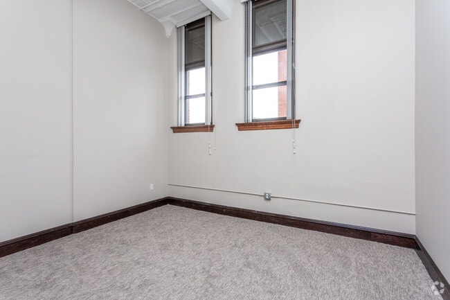 2BR, 1BA - 1,001 SF - Bedroom