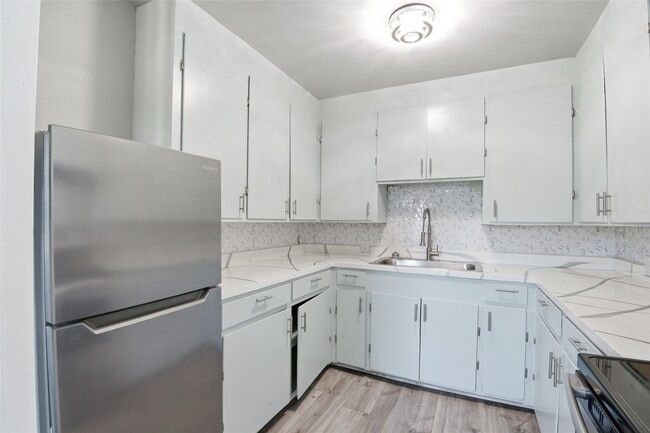 Photo - 6318 Laramie St