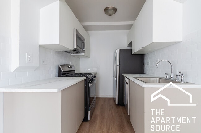 Photo - 2756 N Pine Grove Ave Unit 1008