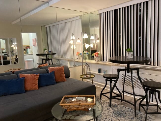 Building Photo - 1021 Arlington Blvd Unit 436