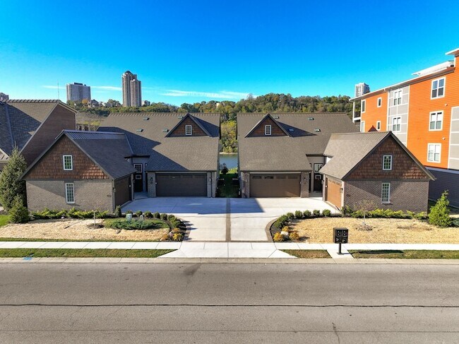599 Manhattan Blvd Unit 201