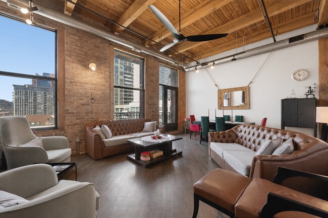 Photo - 616 W Fulton St