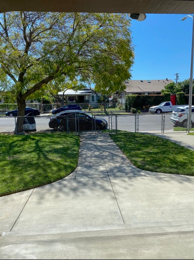 Photo - 2633 Jeffries Ave Unidad 2633 Jeffries Ave