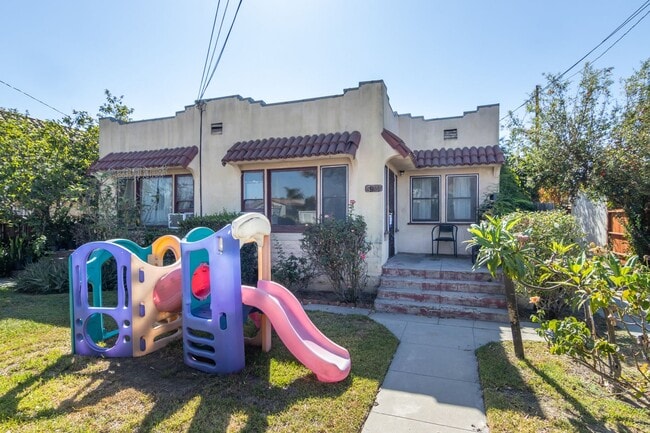 5927 Corona Ave