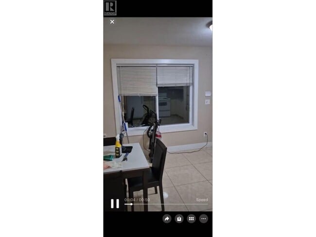 Photo - 6190 Clinton St