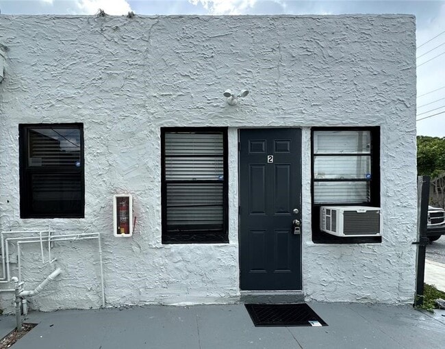 Building Photo - 401 N H St