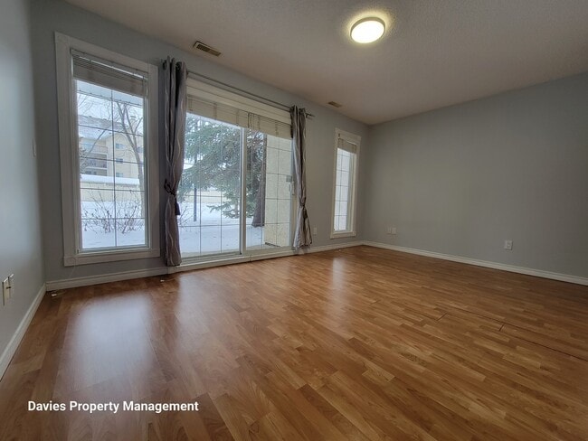 Photo - 12110-12106 106 Ave NW