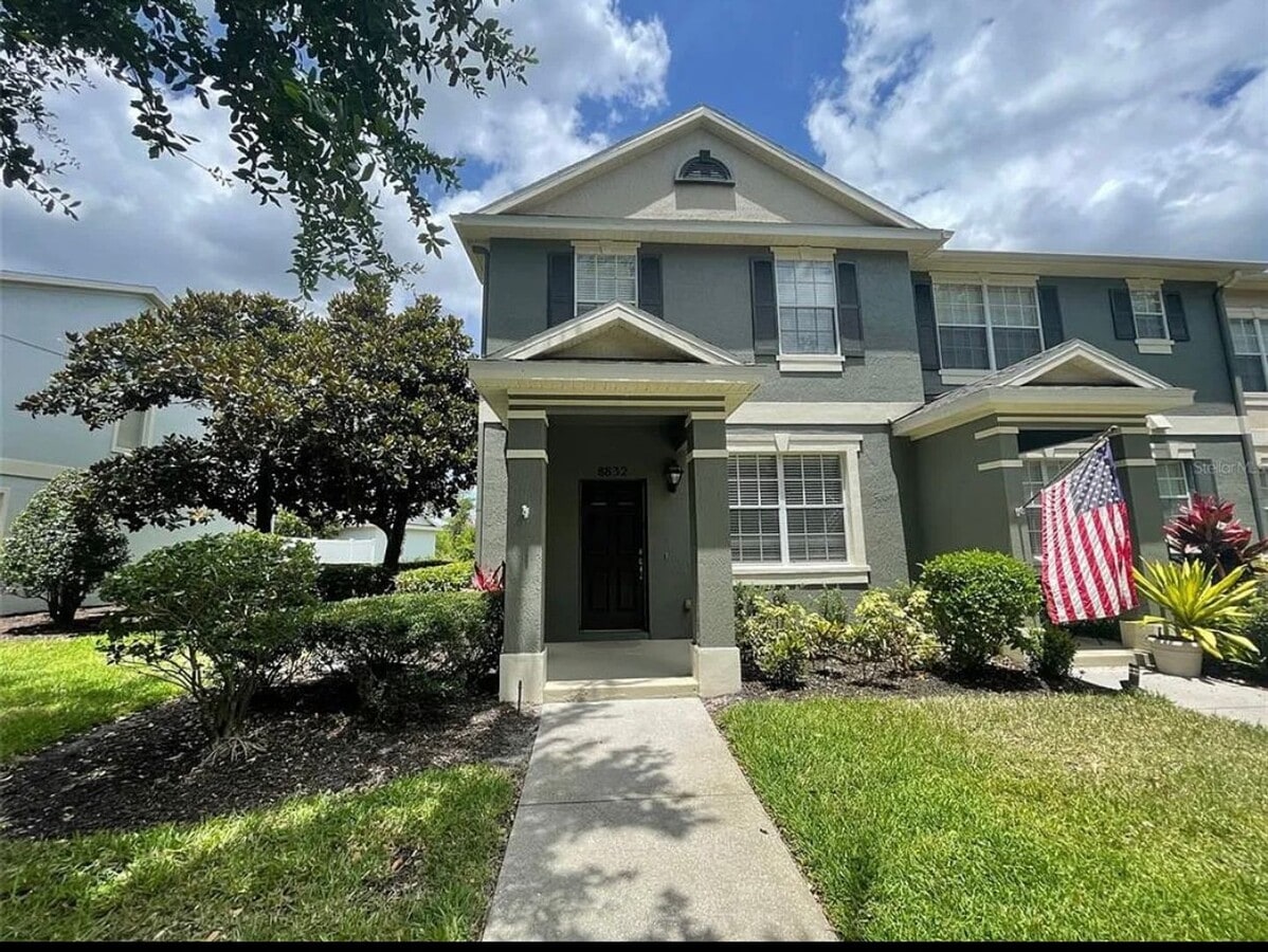 Stunning 3/2.5 corner townhome in Lake Reams with 2 car garage! Available in July! - Stunning 3/2.5 corner townhome in Lake Reams with 2 car garage! Available in July!