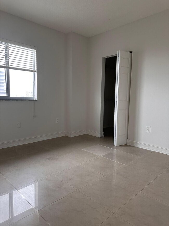 Vista del Rio Apartments
