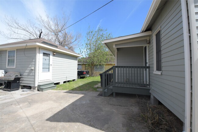 Photo - 6903 Palestine St