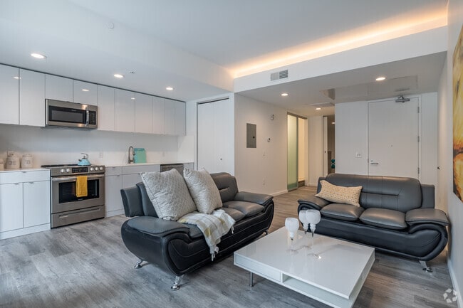 2BD, 1BA - 875-1,371SF - Lofts at 629 Euclid