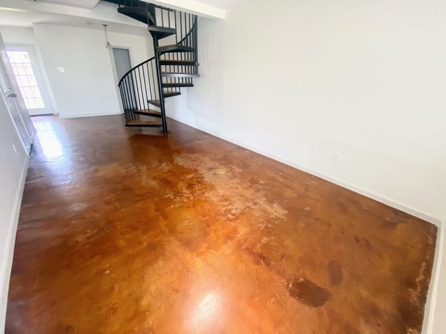 Photo - 2-Bed, 2.5-Bath Townhouse Near McNeese State University Unit 357 East Sale Road