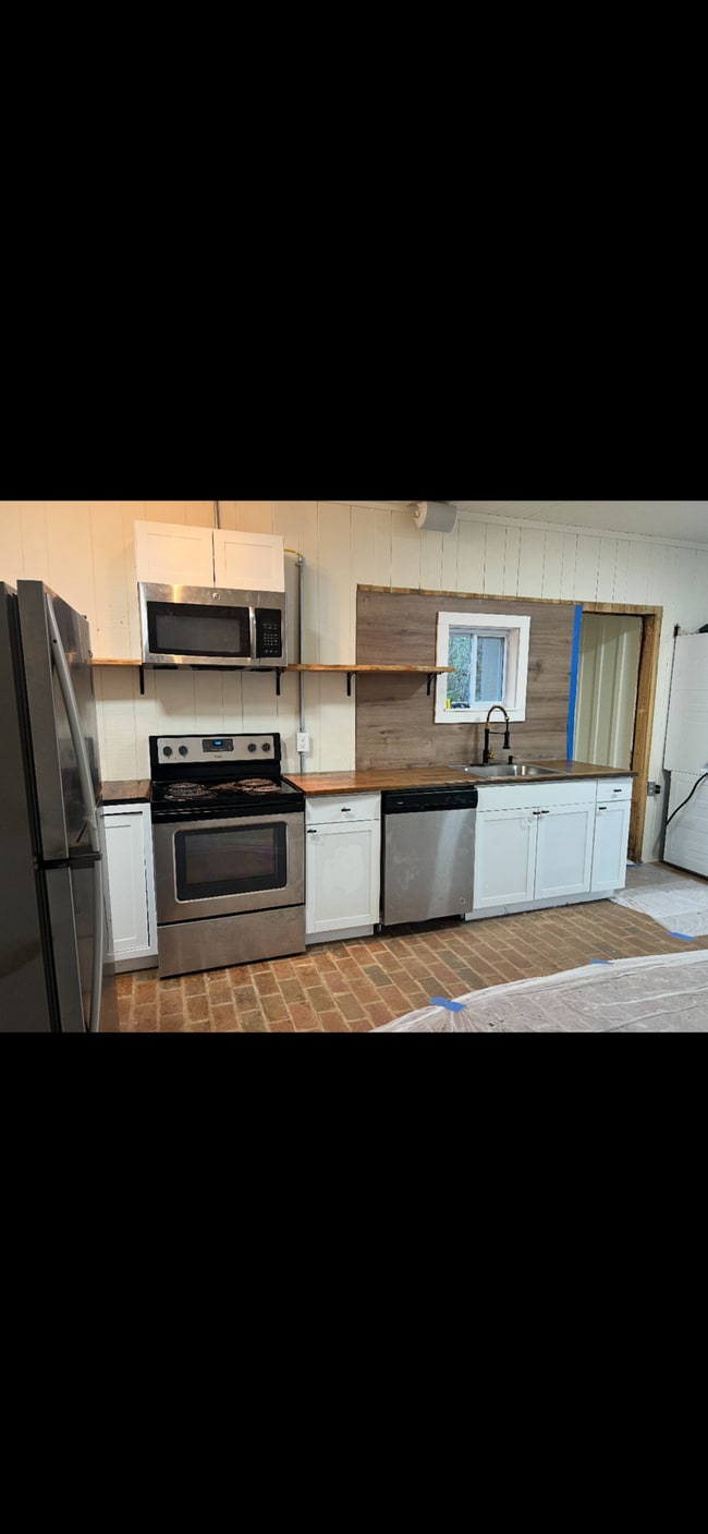 Cocina - 767 S River Rd