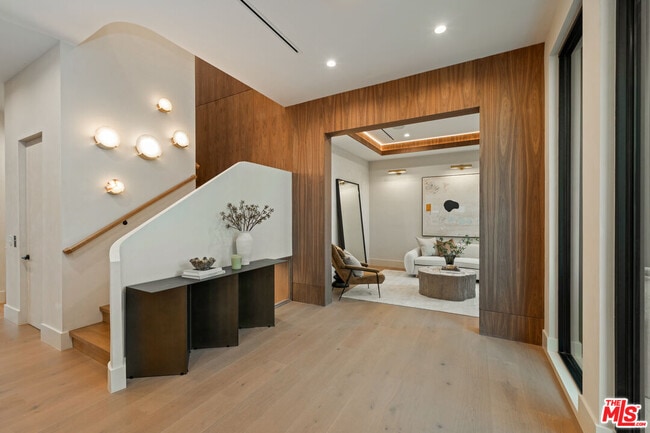 Photo - 565 Toyopa Dr