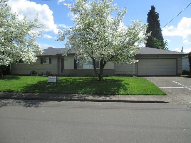 Building Photo - Large Three Bedroom Home in Keizer