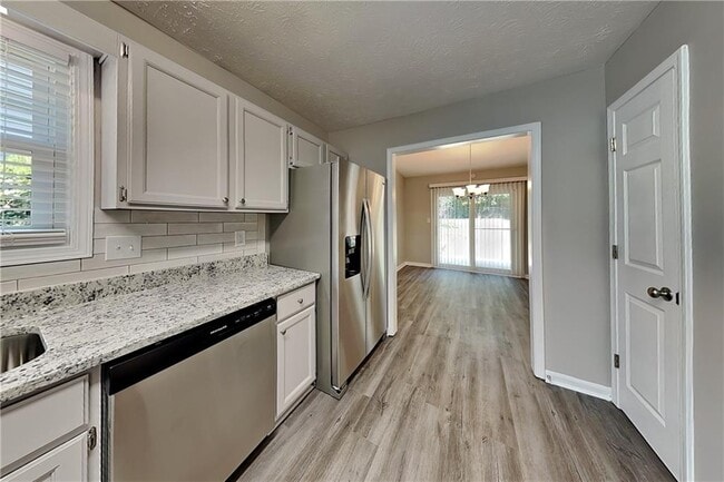 Photo - 4680 Hanstedt Trce