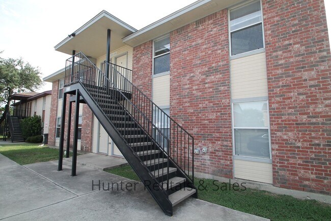 Photo - Spacious & Affordable Living in Northeast ... Unidad A