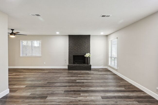 Photo - 68 Yewleaf Rd