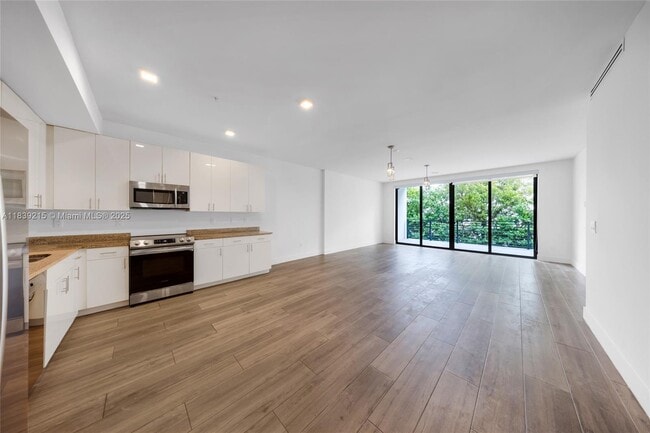 Building Photo - 3265 Bird Ave Unit 203 Rental