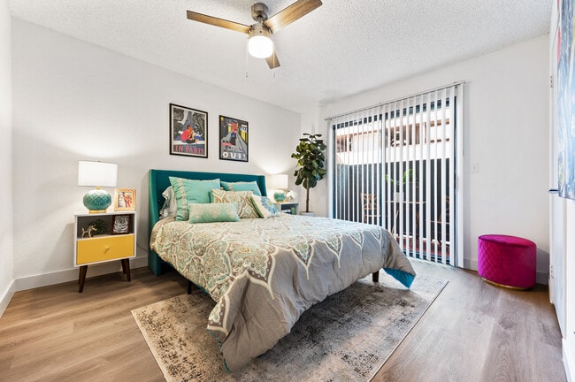 Photo - Valencia Apartments