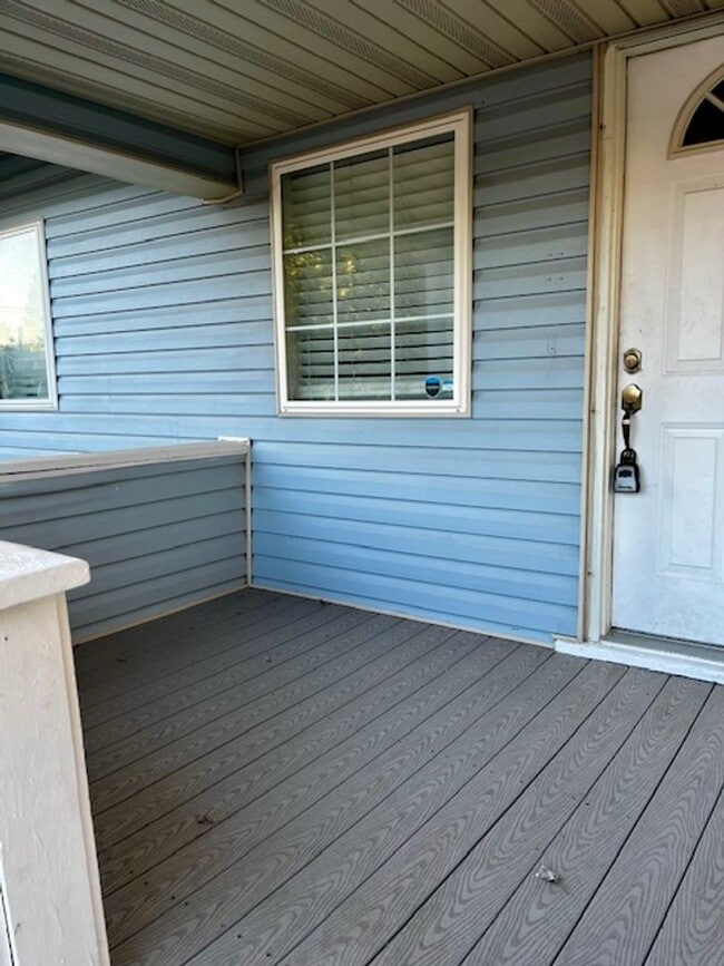 Photo - **Free October Rent** 2 Bed 1 Bath Unit Av...