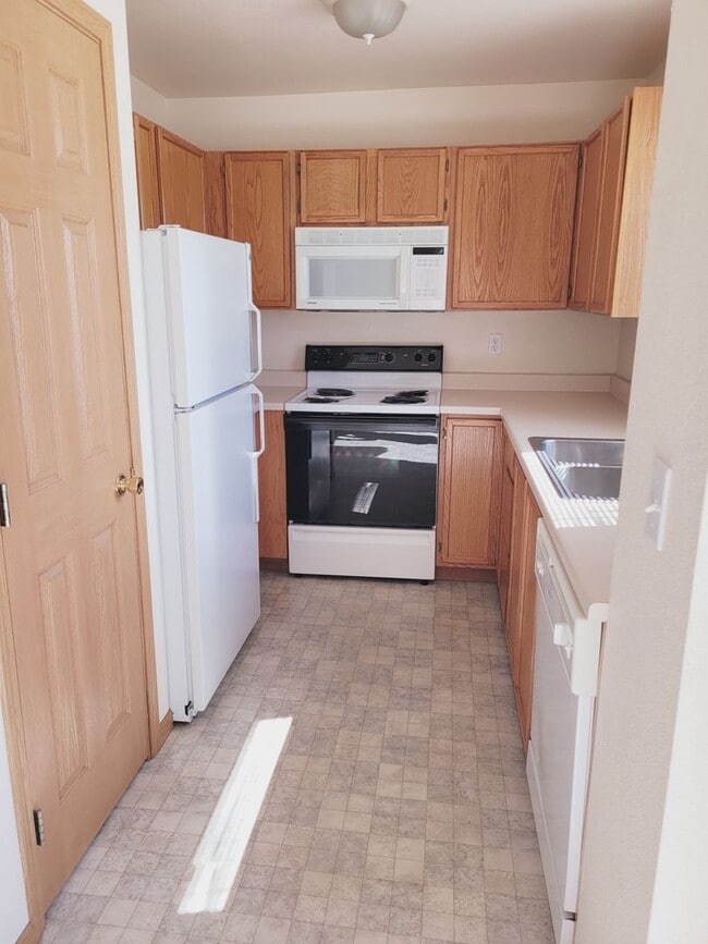 Photo - Bright & Convenient Townhouse Living!