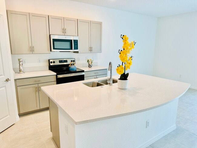 Building Photo - 15075 Ginetti St Rental