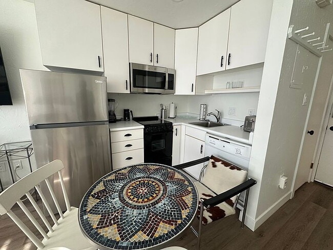 Photo - 725 E Main St