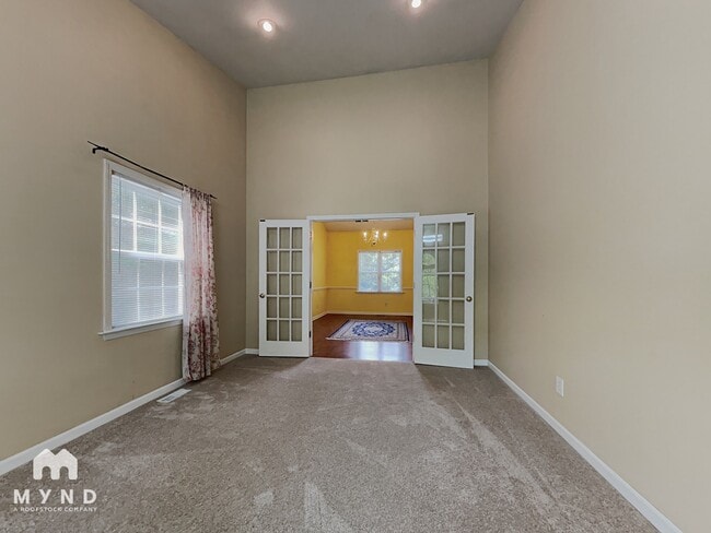 Photo - 1085 Vauxhall Dr