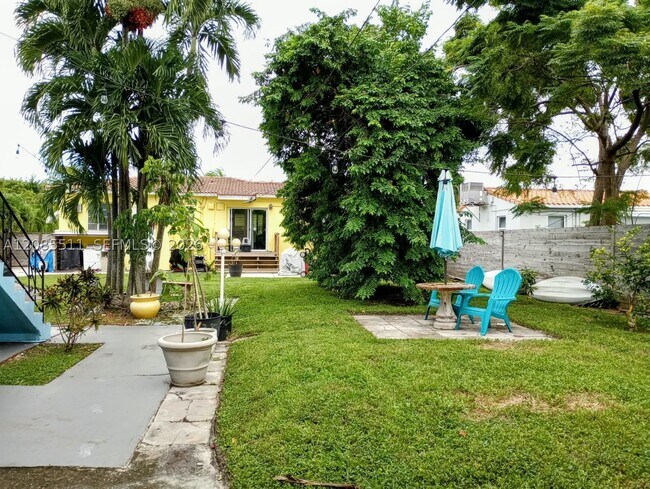 2463 Dewey St Unit 2
