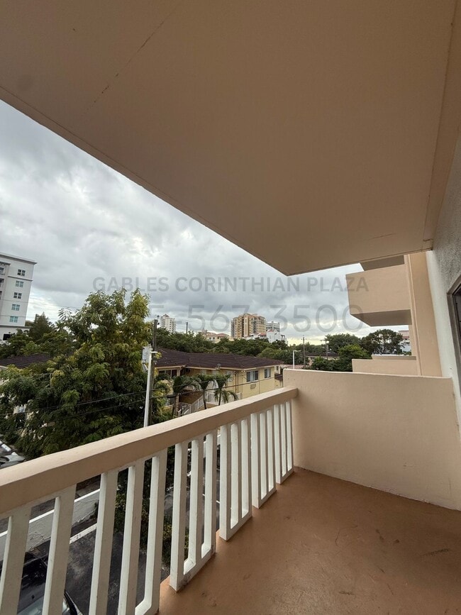 Balcon - Gables Corinthian Plaza