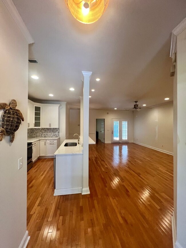 Photo - 1600 Sturdivant Dr